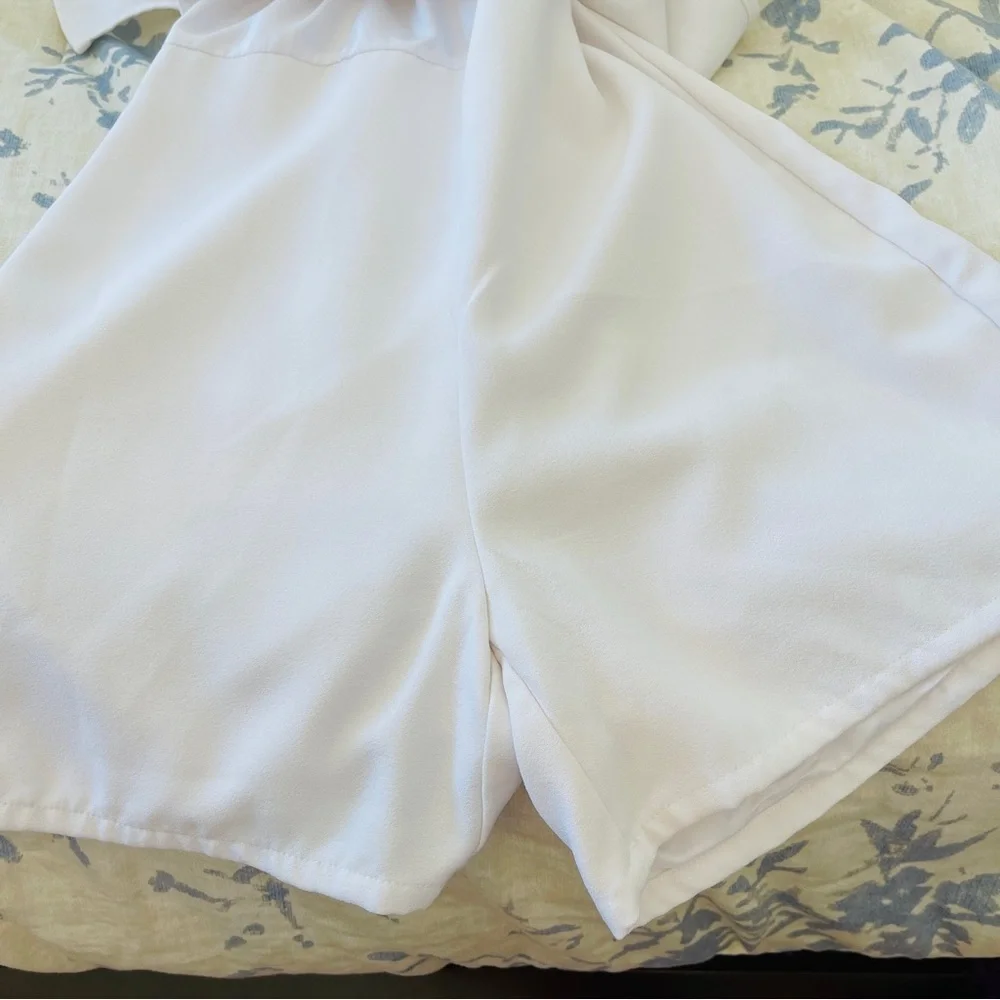 Lilly Pulitzer Pearl Romper in the color Resort White and Gold Women’s Size 0